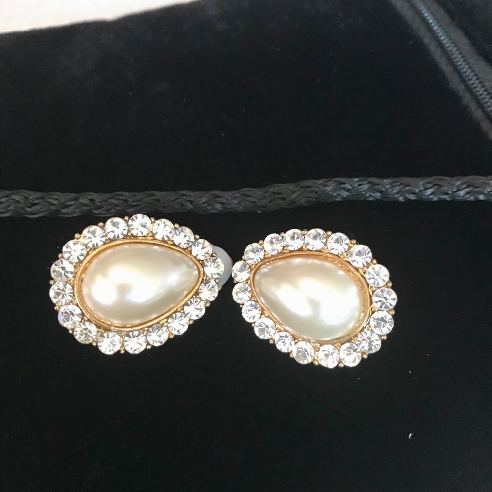 Vintage Pearl and  Rhinestone Clip on Earr…